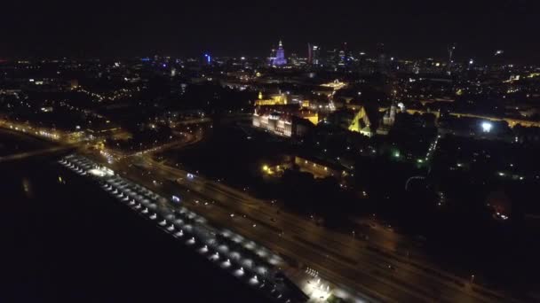 Ptaka z Warszawy przez noc kompleksie Wiślane Bulwary — Wideo stockowe