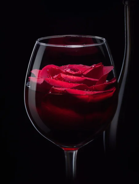 Vino de rosa roja — Foto de Stock