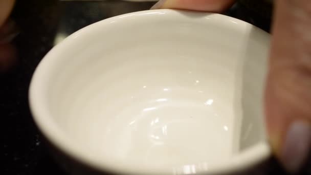 Breaking egg into bowl — Stock Video