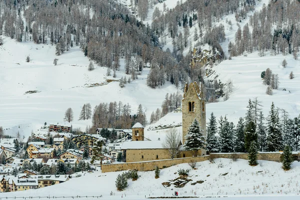 Il villaggio di Celerina e le piste da sci — Foto Stock