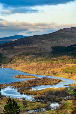 Loch Tay ve nehir Dochart  