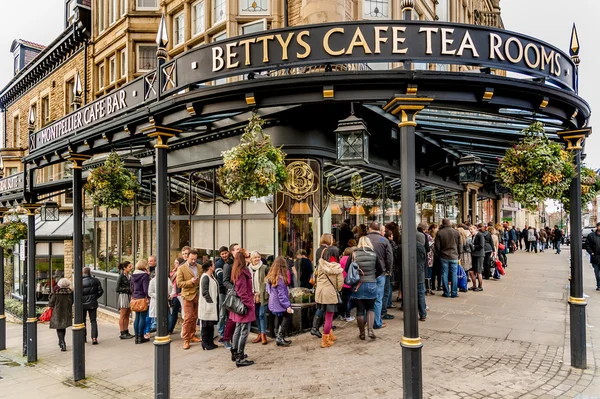 Bettys Tearoom sign — Stock Photo, Image