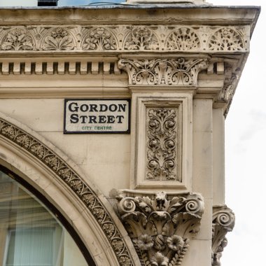 Union Caddesi'nin köşesinde