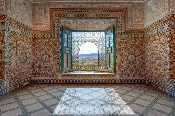 Open venster in de Kasbah van Glaui — Stockfoto