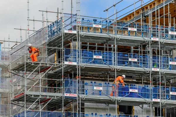 Gerüstsystem in einer Wohnbebauung in Glasgow im Einsatz — Stockfoto