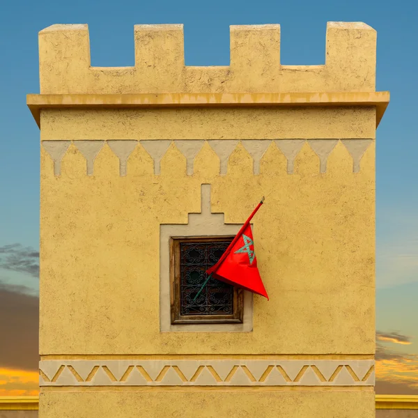 Stilisierte marokkanische Flagge im Fenster — Stockfoto