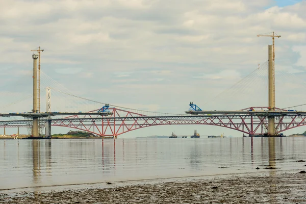 Το Queensferry διασχίζοντας μια νέα οδική γέφυρα — Φωτογραφία Αρχείου