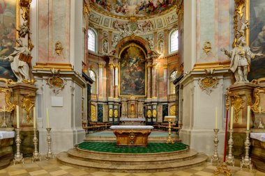 Sunak Ettal Abbey içinde