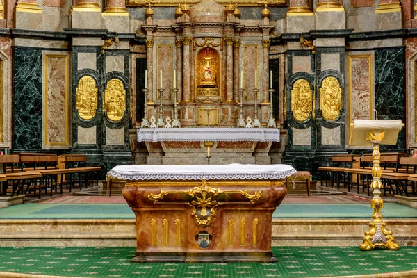 Altars inside Ettal Abbey — Stock Photo, Image