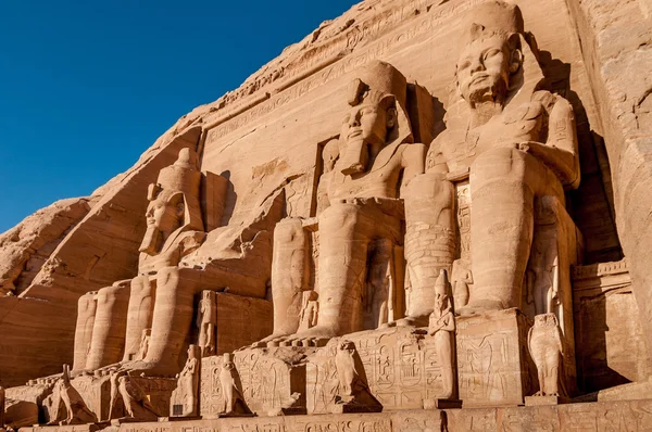 Geschnitzte Statue von Ramses II — Stockfoto