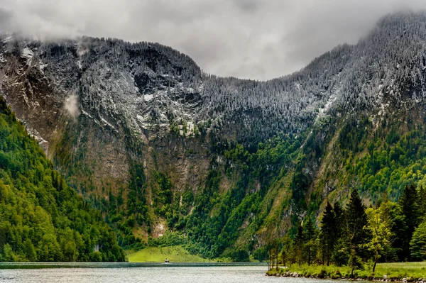 Konigssee bir turist teknede.