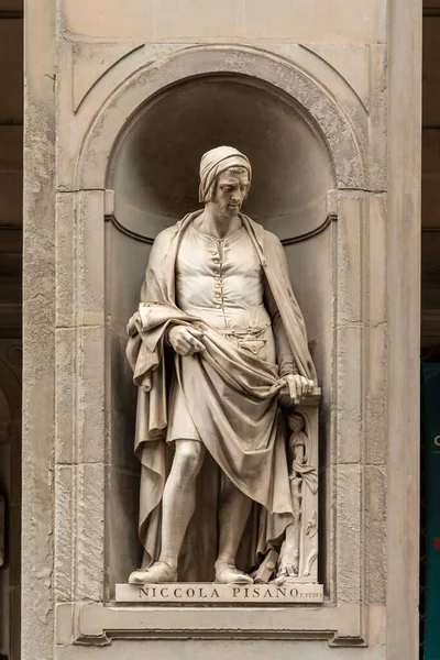 Statue Niccola Pisano Devant Colonnade Galerie Des Offices Florence — Photo