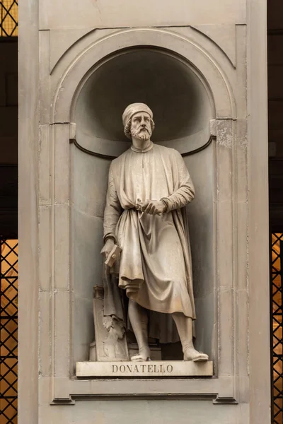 Standbeeld Van Donatello Buiten Colonnade Van Galerij Uffizi Florence — Stockfoto