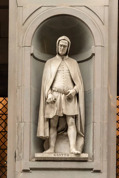 Statue Giotto Devant Colonnade Galerie Des Offices Florence Image En Vente