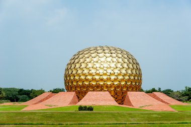 Pondicherr içinde Auroville adlı Matrimandir