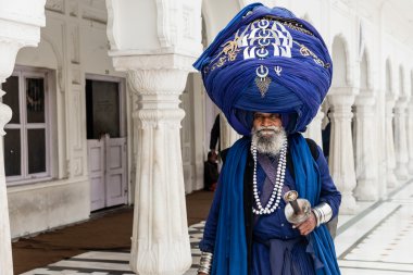 Sikh pilgrim at Golden Temple