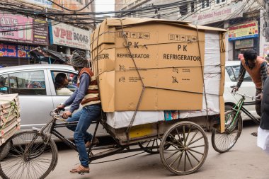 A bicycle rickshaw porter