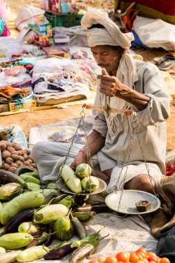 Sebze satan bir adam