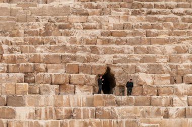 Giza'da güvenlik görevlileri