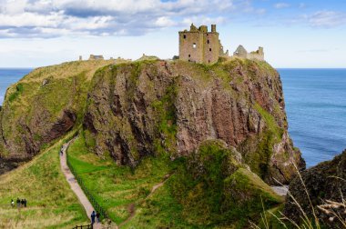Stonehaven yakınlarındaki Dunnottar Kalesi
