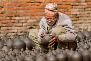 Old man with pots Bhaktapur