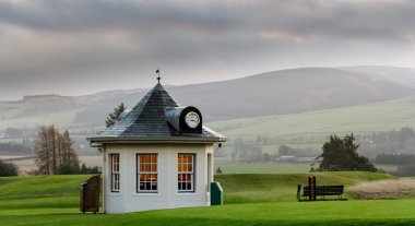 Başlangıç olarak kulübe Gleneagles golf sahasındaki