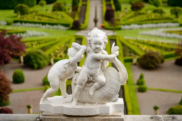 Statuen auf Schloss Drummond und Garten — Stockfoto