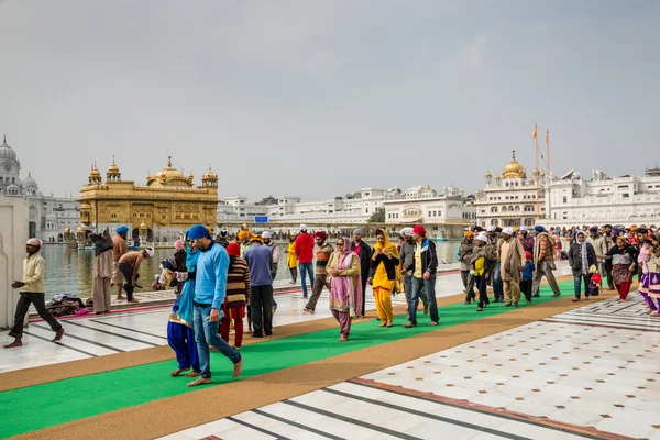 Sikh pilgrims at Golden Temple — стокове фото