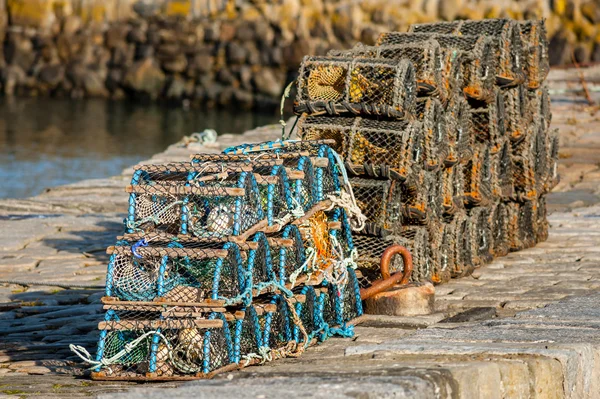 鹅卵石石头龙虾陷阱 — 图库照片