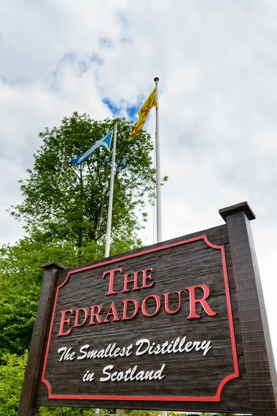 Huvudentrén till Edradour Distillery — Stockfoto