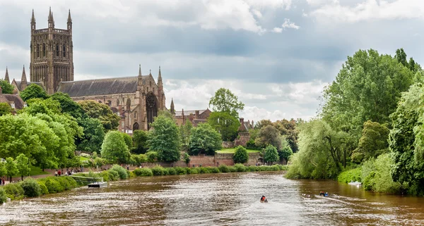 Worcester Cathedral och floden Severn — Stockfoto