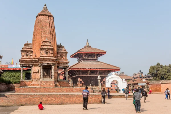 Tourists  at Bhaktapur temple — Stok fotoğraf