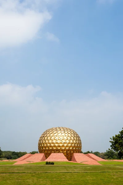 O Matrimandir em Auroville em Pondicherr — Fotografia de Stock