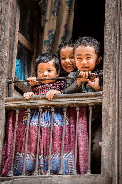 Enfants riant et souriant — Photo