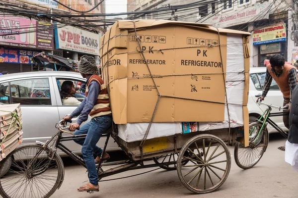 A bicycle rickshaw porter — Stockfoto