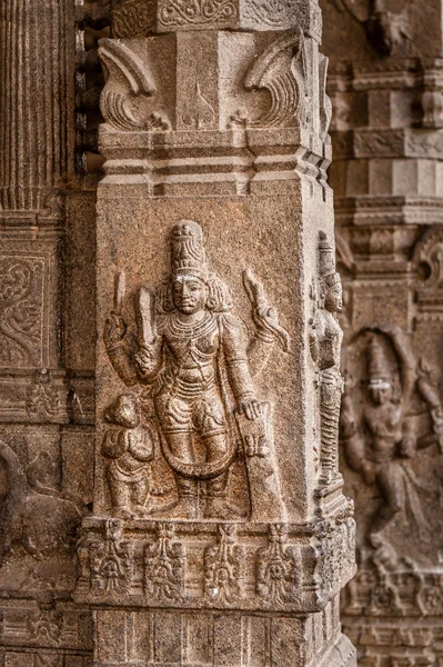 Intricate carved pillar — Stock Photo, Image
