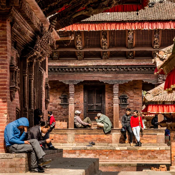 People relaxing in warm sunshine — 图库照片