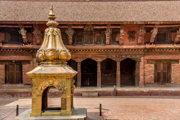 Entrance courtyard of the Patan Museum — Stok fotoğraf