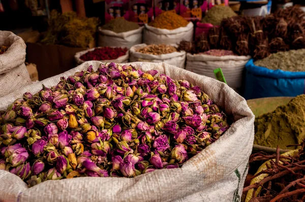 Rosas para venda em uma loja — Fotografia de Stock