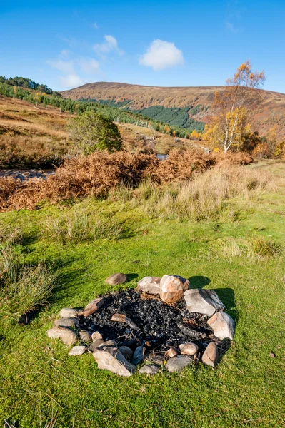 Abandoned campfirein with stones — Stock Photo, Image