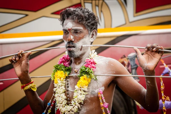 Devoto hindú en el festival Thaipusam — Foto de Stock