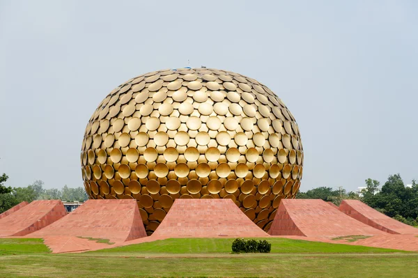 O Matrimandir em Auroville em Pondicherr — Fotografia de Stock