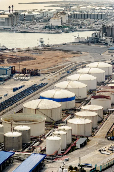 Natural gas storage tanks in Barcelona. — Stock Photo, Image