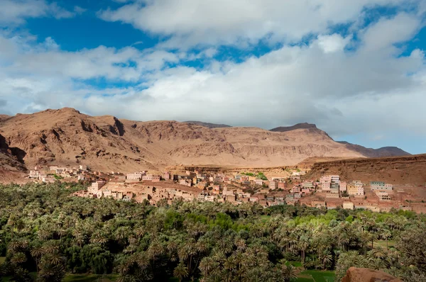 Pueblo en las montañas del Atlas —  Fotos de Stock