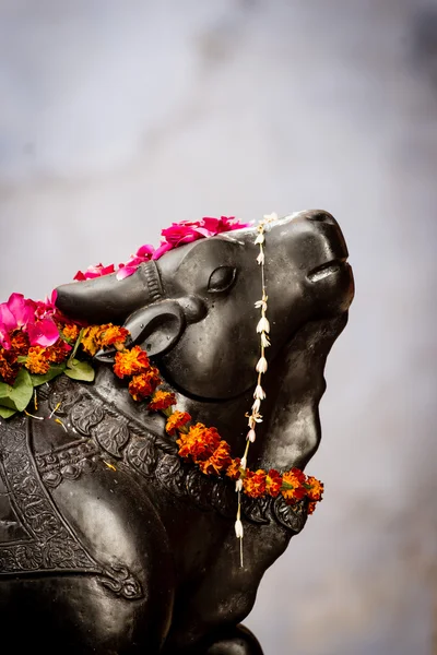 Statue of Nandi the sacred bull — Stock Photo, Image