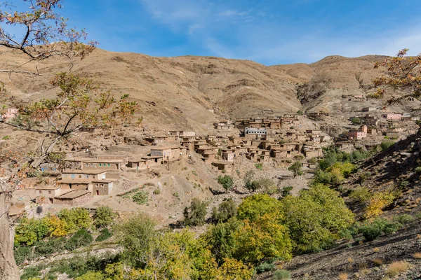 Pequeño pueblo en la montaña del Alto Atlas —  Fotos de Stock