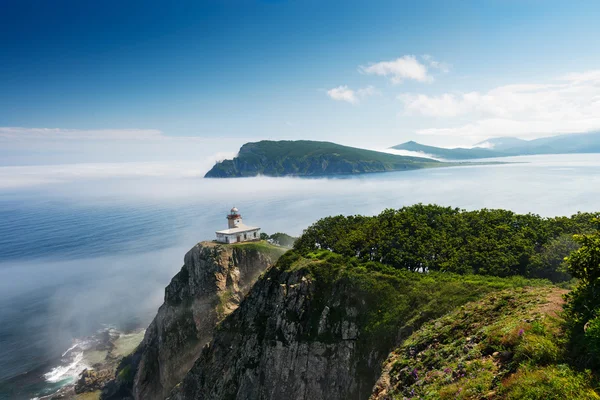 Faro en la península Bazeluk Lejano Oriente ruso . — Foto de Stock