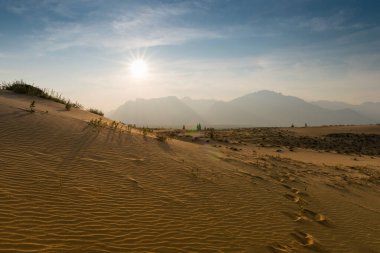 Kodar Tepesi manzarası. Chara kumları. Baykal Bölgesi. Kodar Sırtı. 