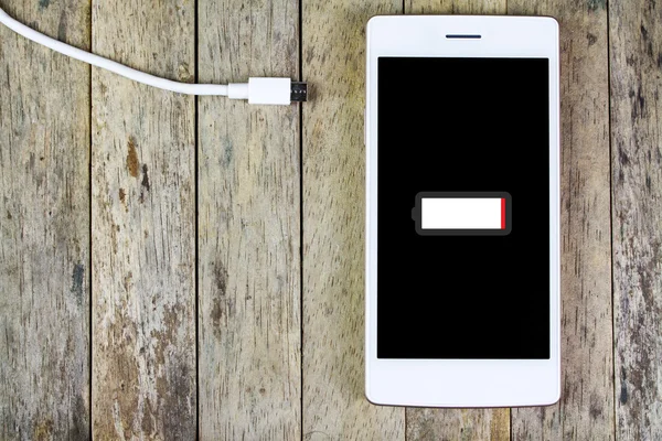 Smart phone bisogno di caricare la batteria — Foto Stock