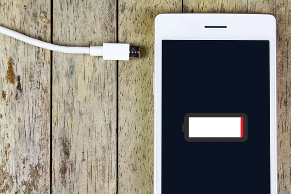 Smart phone bisogno di caricare la batteria — Foto Stock